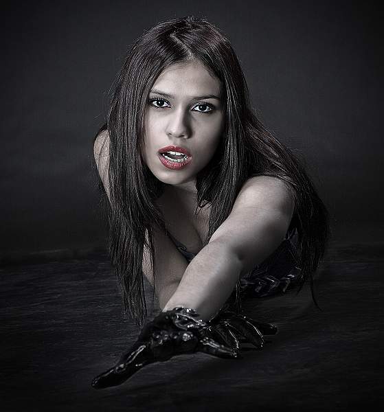 Karin_Roger Hance.jpg - 2018 Exhibition - Portrait